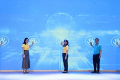 Các đại biểu ấn nút phát động lễ ra quân. (Ảnh: VNPost)