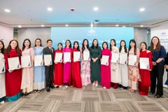 Trao học bổng cho 14 sinh viên Việt Nam sang học tập tại các trường đại học Australia trong khuôn khổ chương trình học bổng Chính phủ Australia, tháng 11/2025. (Ảnh Đại sứ quán Australia)