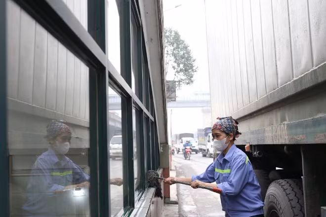 Bụi mịn PM2.5 phủ khắp thành phố Hà Nội.