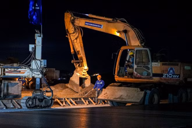 Giải ngân vốn đầu tư công tiếp tục được triển khai mạnh mẽ để sớm hoàn thành mục tiêu đề ra.