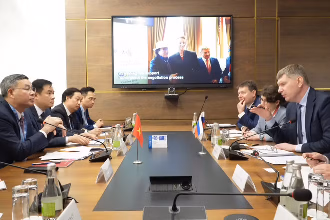 Bộ trưởng Tài chính Việt Nam Ngô Văn Tuấn và Bộ trưởng Bộ Phát triển kinh tế Liên bang Nga Maxim Reshetnikov tại buổi làm việc thuộc Chương trình Kết nối Đầu tư và Kinh doanh Việt Nam-Liên bang Nga.