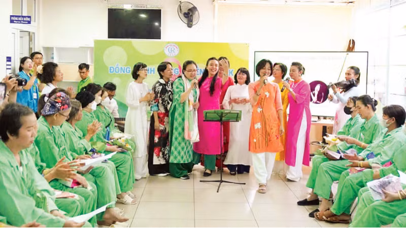 Chia sẻ, tạo niềm vui cho các “chiến binh K” tại Bệnh viện Chợ Rẫy