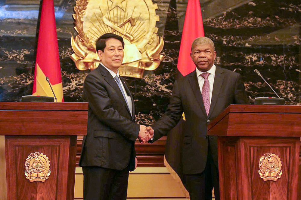 Chủ tịch nước Lương Cường và Tổng thống Tổng thống Angola gặp gỡ báo chí. (Ảnh: Xuân Kỳ) z6883968084214-c8447657dabd7cd98131618f145271a4.jpg