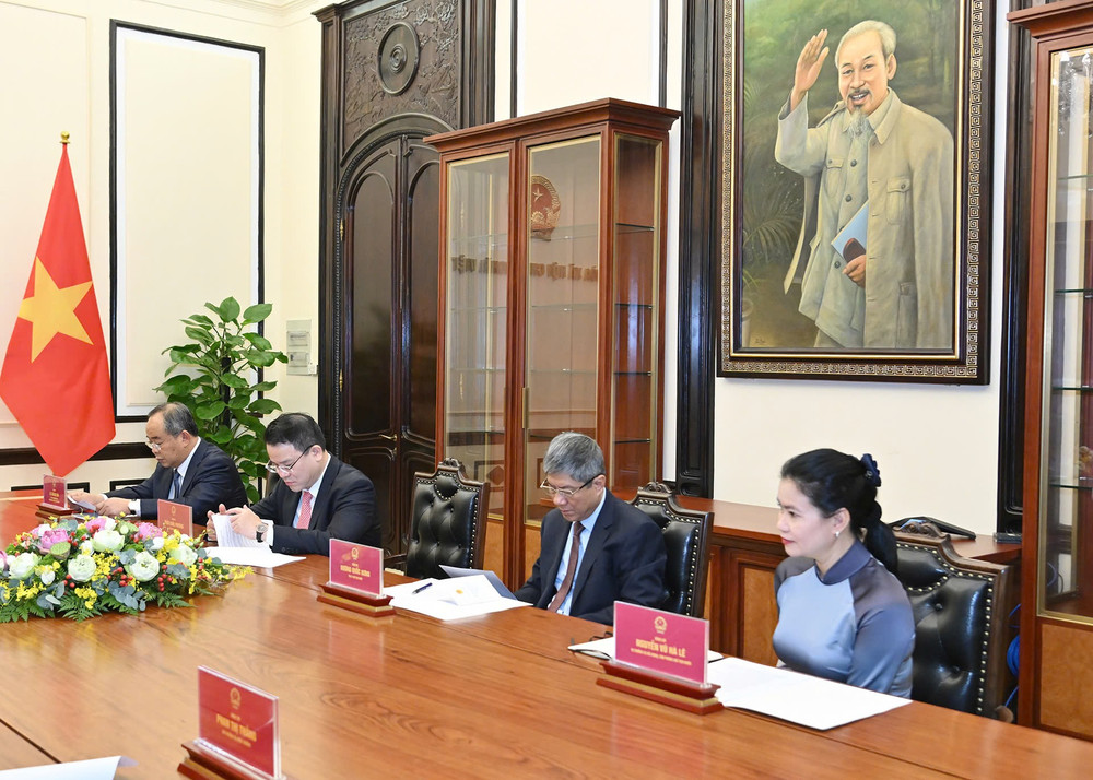 Các đại biểu dự điện đàm. z6696314340721-7e8db49dc3646a533e7203301141f166.jpg