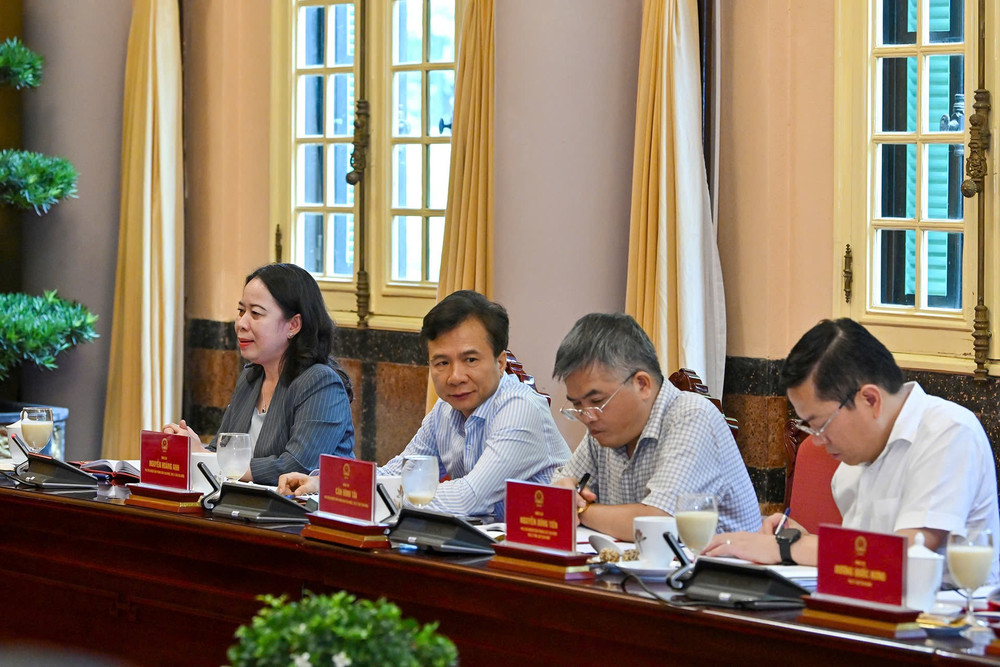 Phó Chủ tịch nước Võ Thị Ánh Xuân và lãnh đạo Văn phòng Chủ tịch nước tại buổi làm việc. z6744411556710-85693f204be723a5baba9ebedbc81e6e.jpg
