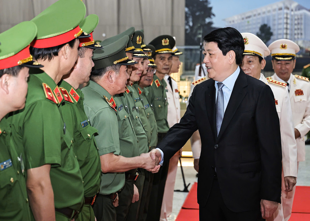 Chủ tịch nước Lương Cường dự hội nghị sơ kết công tác 6 tháng đầu năm của Bộ Công an. (Ảnh: THỦY NGUYÊN) z6778852907783-e0e5b3b49f05fbef2aad634a1baefd50.jpg
