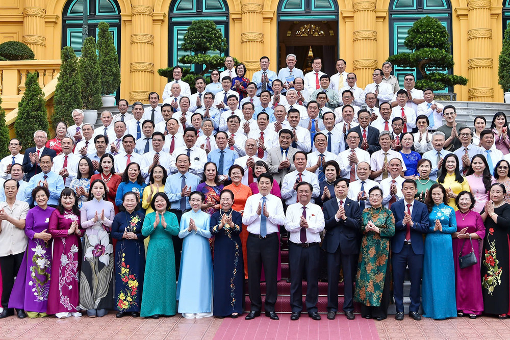 Chủ tịch nước Lương Cường gặp mặt thân mật với đoàn đại biểu cán bộ Hội khuyến học tiêu biểu toàn quốc. (Ảnh: THỦY NGUYÊN) z6789514235153-a87524145aeec1c94f0f750642d5c71f.jpg
