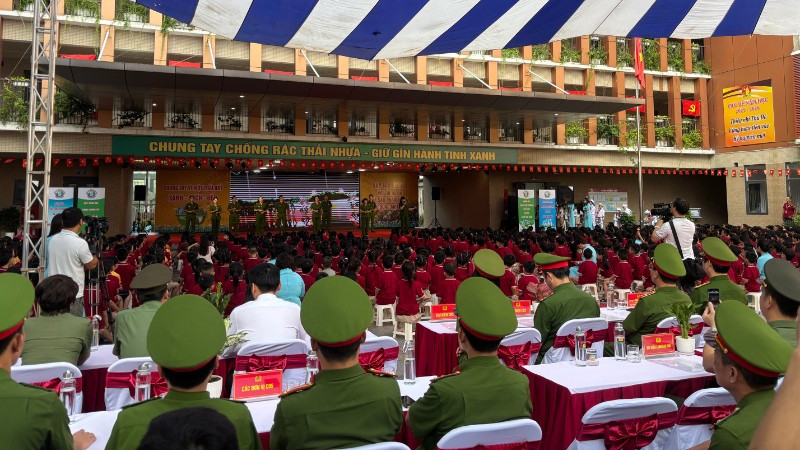 Quang cảnh buổi phát động.