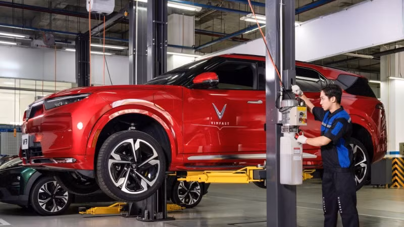 Hỗ trợ khách hàng miền bắc và miền trung sửa chữa xe hư hỏng do mưa lũ