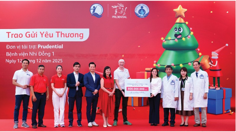 Prudential Việt Nam trao 2.600 phần quà với tổng trị giá 800 triệu đồng tặng bệnh nhi tại các bệnh viện tại Thành phố Hồ Chí Minh và Hà Nội