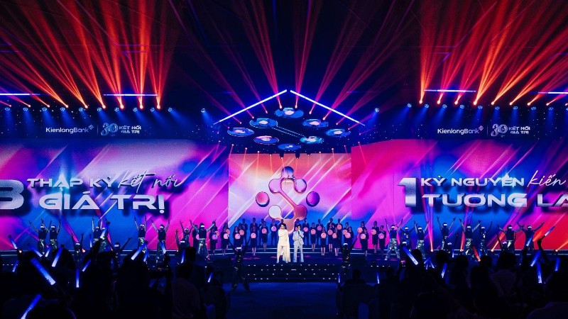 “Sân khấu số” KienlongBank bùng nổ cảm xúc trong Gala kỷ niệm 30 năm thành lập