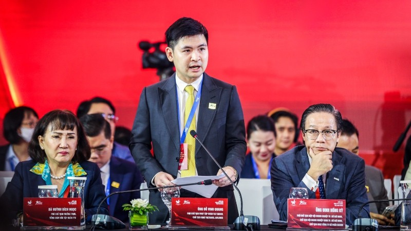 Ông Đỗ Vinh Quang nêu nhóm đề xuất tại Phiên đối thoại cấp cao Diễn đàn Kinh tế tư nhân Việt Nam 2025.