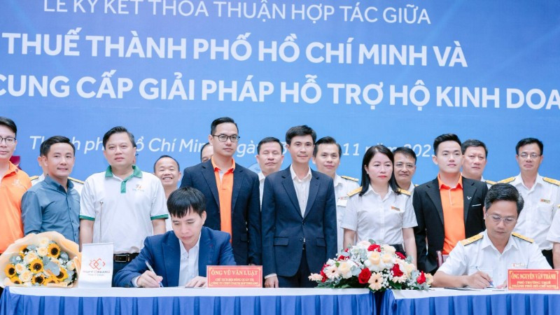 Thuế Thành phố Hồ Chí Minh ký kết hợp tác Softdreams hỗ trợ hơn 200.000 hộ kinh doanh chuyển từ thuế khoán sang kê khai