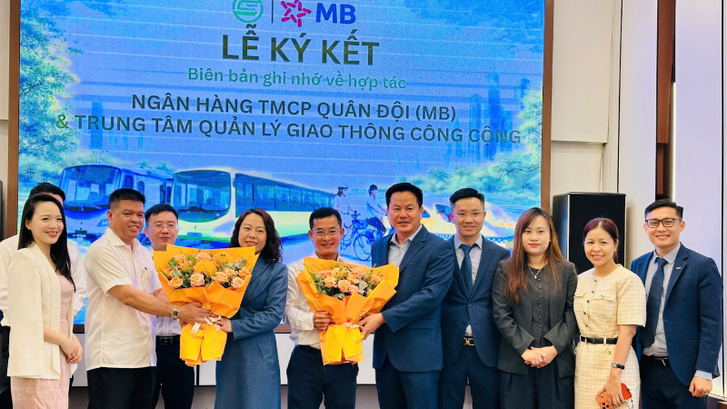 Lễ ký kết giữa đại diện MB và Trung tâm Quản lý Giao thông công cộng Thành phố Hồ Chí Minh.