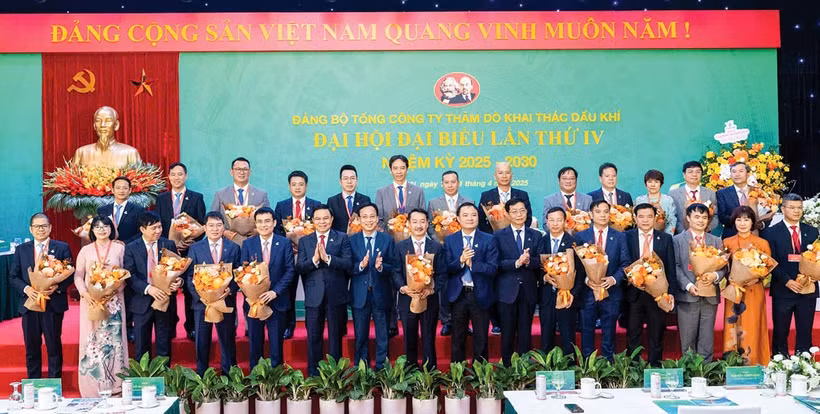 Ban Chấp hành Đảng bộ PVEP khóa IV, nhiệm kỳ 2025-2030 ra mắt đại hội.