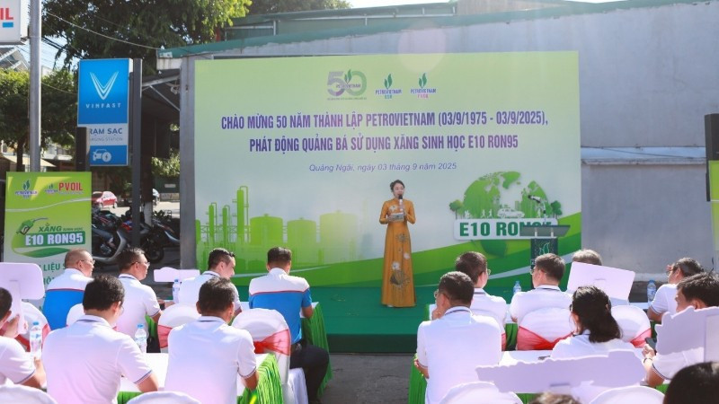 Toàn cảnh chương trình chào mừng 50 năm thành lập Petrovietnam và quảng bá sử dụng xăng sinh học E10 RON95 do Công ty cổ phần Lọc hóa dầu Bình Sơn và Tổng công ty Dầu Việt Nam phối hợp tổ chức.