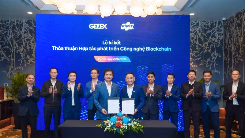 Đại diện lãnh đạo FPT và GELEX ký kết thỏa thuận hợp tác phát triển công nghệ blockchain.