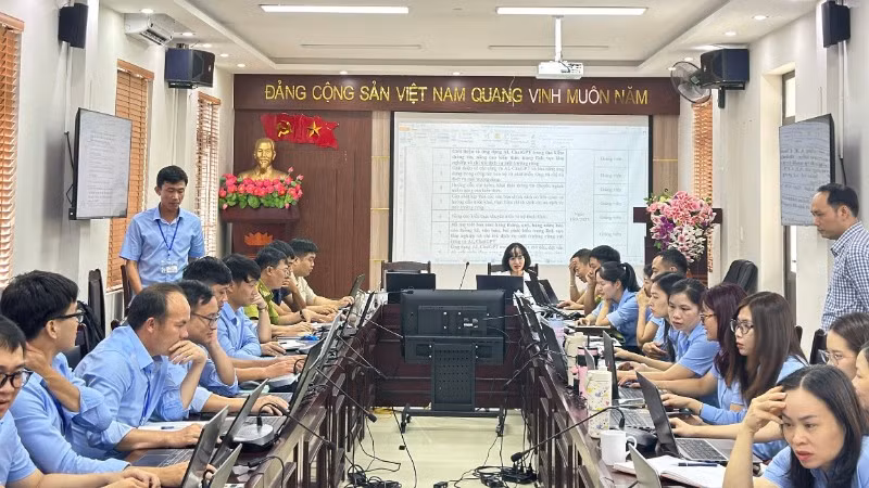 Học viên tham gia lớp tập huấn ứng dụng AI, ChatGPT trong công tác bảo vệ và phát triển rừng tại Điện Biên.