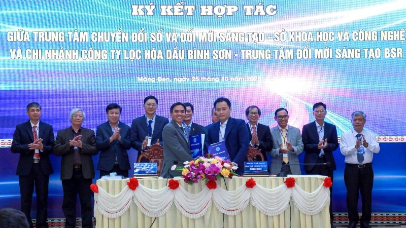 Quang cảnh lễ ký kết.