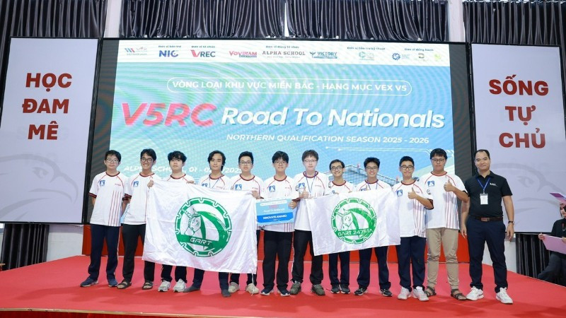 Từ các thiết bị ở phòng Lab do Petrovietnam trao tặng, Đội "GreenAms Robotics Team" của trường Trung học Phổ thông Chuyên Hà Nội-Amsterdam đã đoạt vé vào vòng chung kết giải vô địch quốc gia!