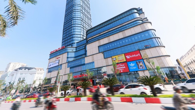 Vincom Plaza Vinh tọa lạc tại tòa tháp 37 tầng cao nhất khu vực Bắc Trung Bộ.