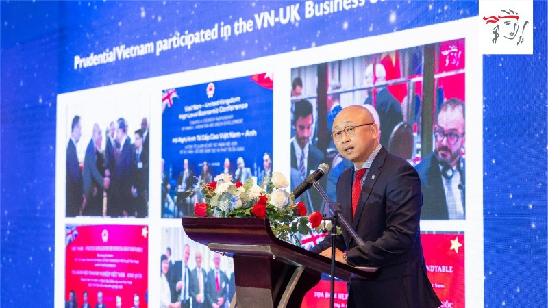 Ông Kevin Kwon - Tổng Giám đốc Prudential Việt Nam chia sẻ về vai trò của bảo hiểm trong chiến lược xây dựng IFC của Việt Nam tại Hội nghị thượng đỉnh doanh nghiệp Anh-Việt 2025.