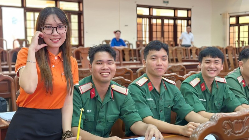 Chương trình “Tiếp bước người lính” hướng tới các thí sinh đã hoàn thành nghĩa vụ quân sự hoặc nghĩa vụ Công an nhân dân, nhập học FPT Polytechnic trong năm 2026.