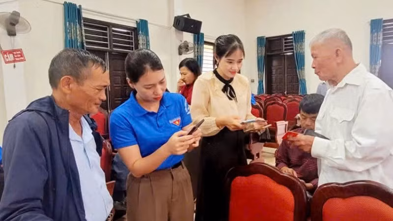 Thông qua các hoạt động hỗ trợ trực tiếp, người dân trên địa bàn dần hình thành thói quen sử dụng công nghệ trong đời sống thường ngày.