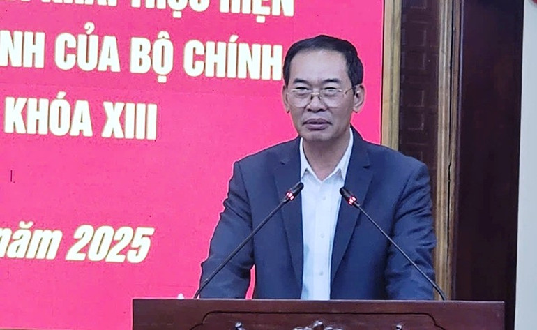 O vice-secretário do Comitê Provincial do Partido de Thanh Hoa, Trinh Tuan Sinh, proferiu o discurso de encerramento da conferência. pbt.jpg
