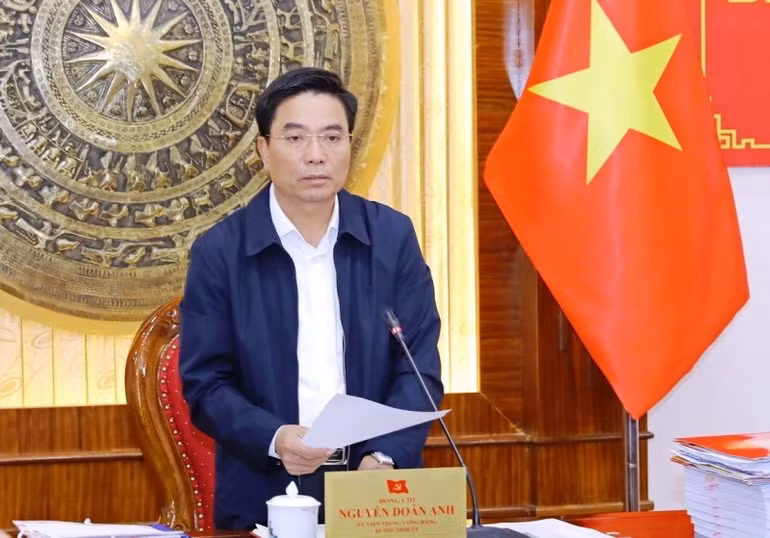 2bi-thu-khai-mach.jpg