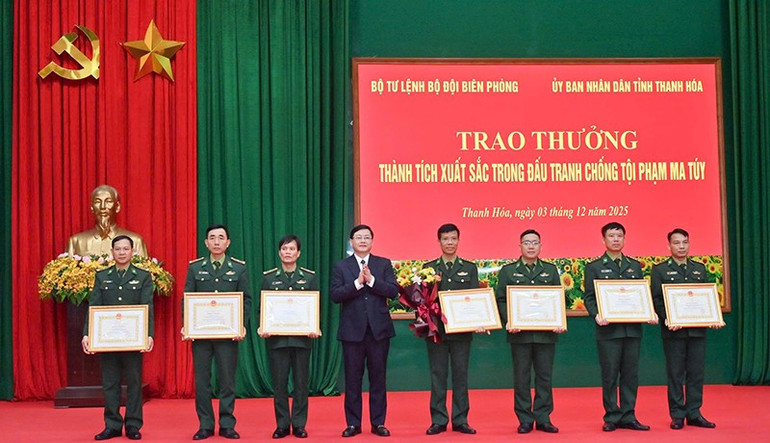 2-tinh-trao.jpg