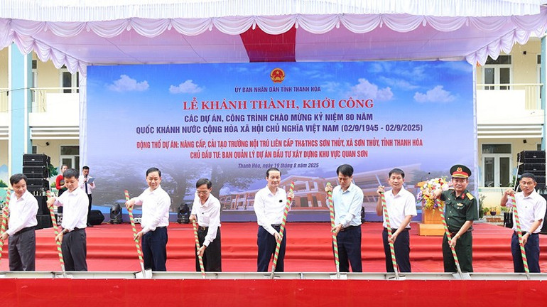Các đại biểu động thổ, khởi công dự án. dong-tho.jpg