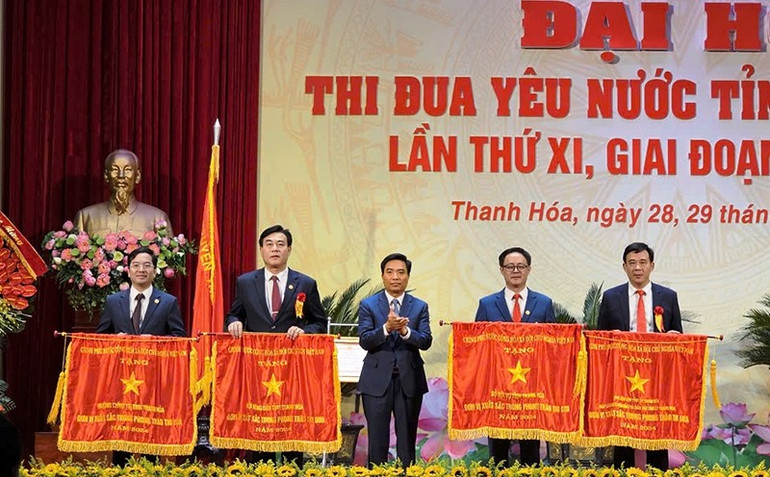 Bốn đơn vị trong tỉnh Thanh Hóa vinh dự được Chính phủ tặng cờ dẫn đầu Phong trào thi đua yêu nước năm 2024. 2.jpg
