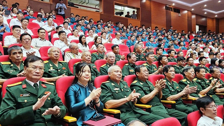 Các đại biểu tham dự lễ kỷ niệm. 2-cac-dai-bieu.jpg