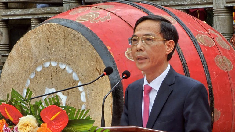 Phó Chủ tịch Ủy ban nhân dân tỉnh Thanh Hóa trình bày diễn văn khai mạc Lễ hội Lam Kinh 2025. 5-phat-bieu.jpg