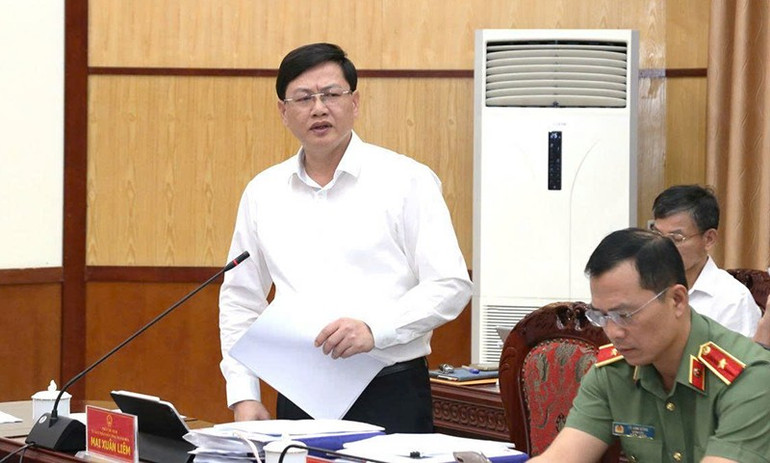 Lãnh đạo tỉnh Thanh Hóa thảo luận tại phiên họp Ủy ban nhân dân tỉnh thường kỳ tháng 10. 3.jpg