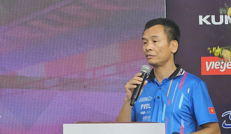 Lãnh đạo Hiệp hội Ô tô thể thao Việt Nam phát biểu tại lễ khai mạc giải. 2-hiep-hoi.jpg