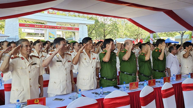 Các thế hệ Công an Thanh Hóa. 1-cac-the-he.jpg