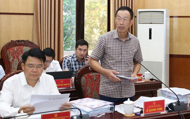 Lãnh đạo Sở Tài Chính tỉnh Thanh Hóa đề xuất phương án điều chuyển vốn đầu tư công tại phiên họp. 2.jpg