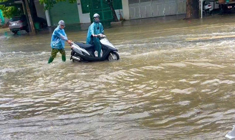 Nước ngập đường đô thị ở Thanh Hóa. 2-ngap.jpg