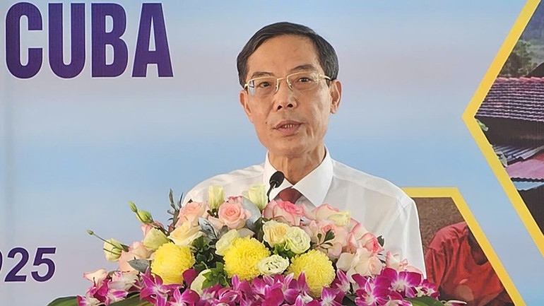 Phó Chủ tịch Ủy ban nhân dân tỉnh Thanh Hóa Đầu Thanh Tùng phát biểu tại buổi lễ. tung-3.jpg