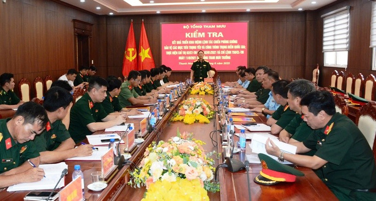 Quang cảnh buổi làm việc tại Bộ Chỉ huy quân sự tỉnh Thanh Hóa. toan.jpg