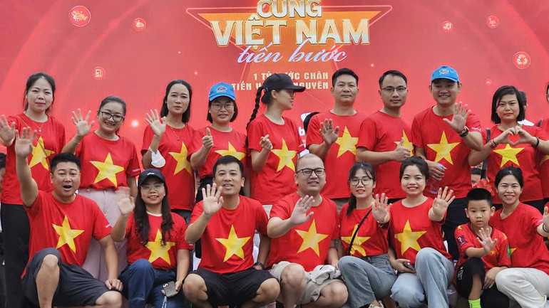 Nhân dân hưởng ứng chương trình " Cùng Việt Nam tiến bước". 6.jpg