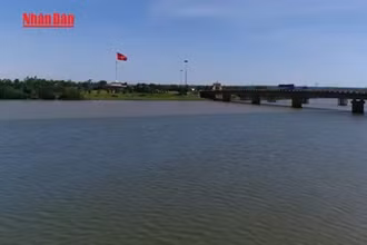 [Video] Tạm dừng đón khách tại di tích Đôi bờ Hiền Lương - Bến Hải để nâng cấp