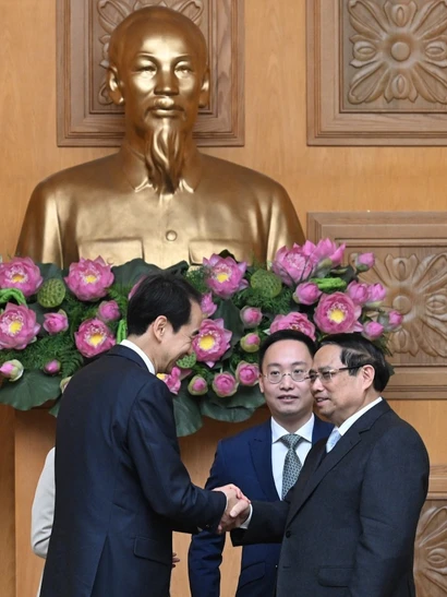 Thủ tướng Phạm Minh Chính tiếp Đại sứ Trung Quốc tại Việt Nam Hà Vĩ.