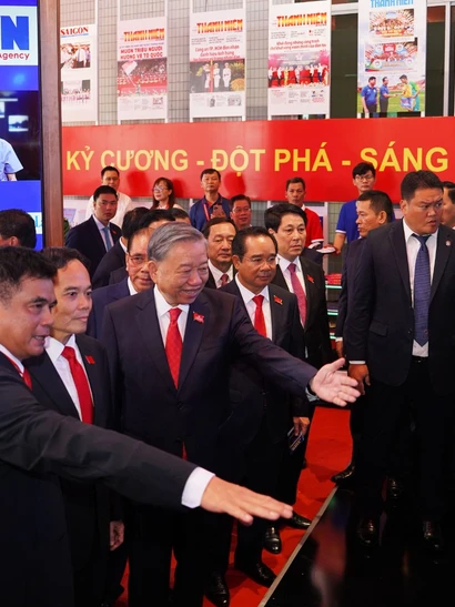 Ảnh - Trang 1 Sự Kiện Nằm Trong Chuỗi Hoạt Động Chào Mừng Đại Hội Đại Biểu Đảng Bộ Thành Phố Hồ Chí Minh Lần Thứ I, Nhiệm Kỳ 2025-2030, Quy Tụ 550 Đại Biểu Tham Dự.