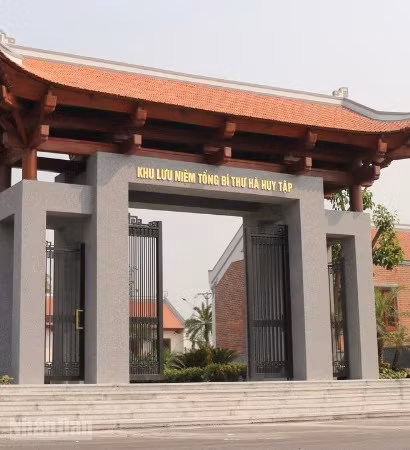 Khu lưu niệm Tổng Bí thư Hà Huy Tập được xây dựng khang trang tại quê nhà - xã Cẩm Hưng, tỉnh Hà Tĩnh.