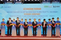 Lãnh đạo tỉnh Phú Thọ và Tập đoàn Meiko cắt băng khánh thành tại buổi lễ.