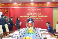 Các đại biểu bỏ phiếu bầu chức danh Phó Bí thư Tỉnh ủy Bắc Ninh.