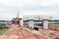 Dự án cầu Kênh Vàng- công trình trọng điểm đang bị chậm tiến độ và giải ngân vốn đầu tư công thấp.